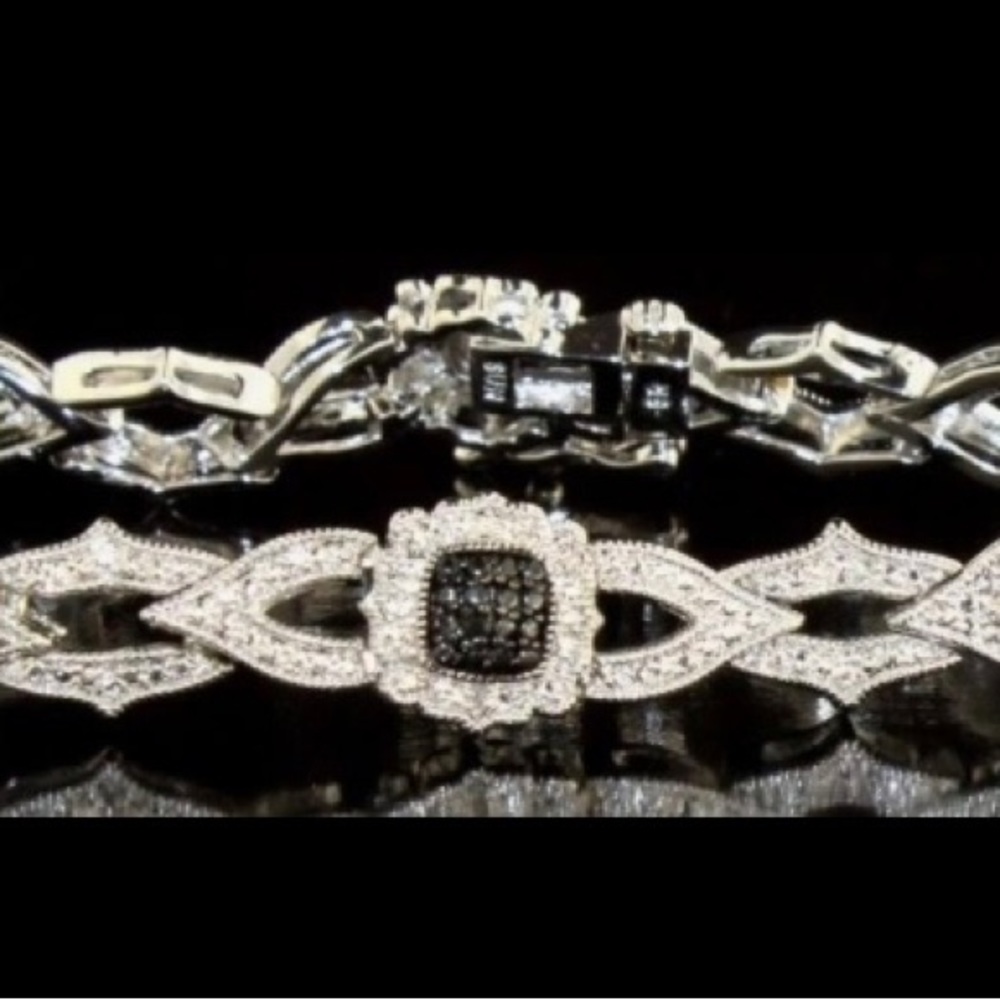 Styling Black & White Diamond bracelet 🖤🤍